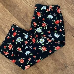 Alfred Dunner black capris with red and white flowers and lady bugs. Size 18W